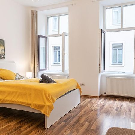 Peaceful 1BR Apt. near Metro Station Längenfeldg. Lägenhet Wien Exteriör bild