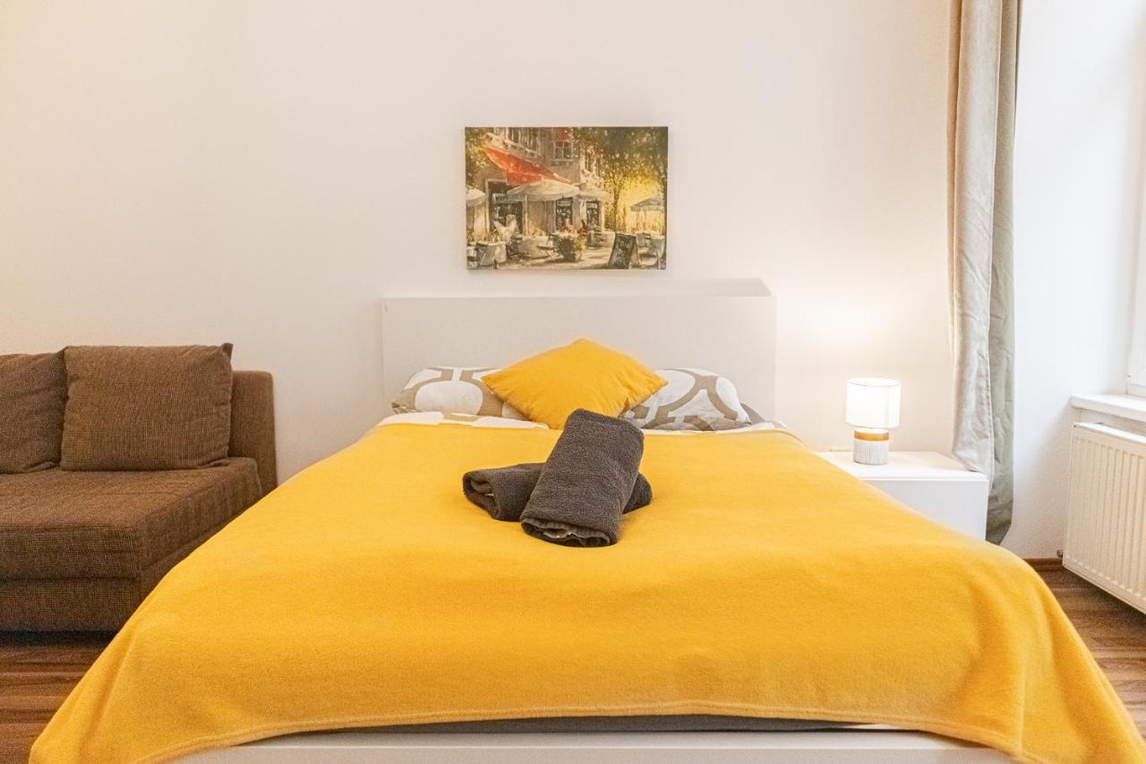 Peaceful 1BR Apt. near Metro Station Längenfeldg. Lägenhet Wien Exteriör bild