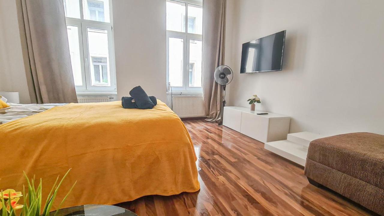 Peaceful 1BR Apt. near Metro Station Längenfeldg. Lägenhet Wien Exteriör bild