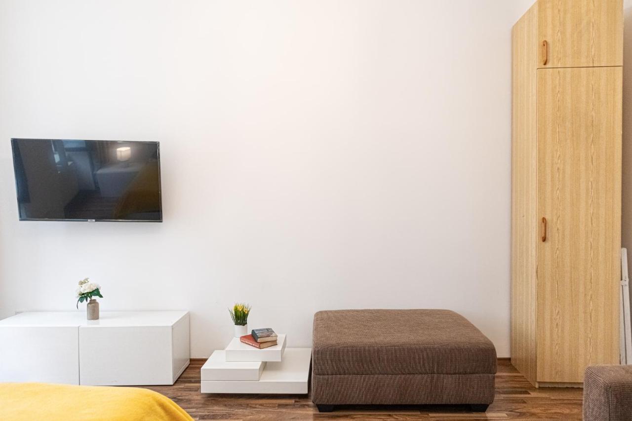 Peaceful 1BR Apt. near Metro Station Längenfeldg. Lägenhet Wien Exteriör bild