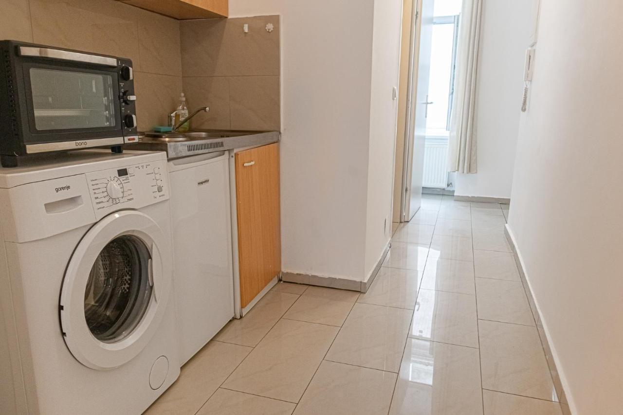 Peaceful 1BR Apt. near Metro Station Längenfeldg. Lägenhet Wien Exteriör bild